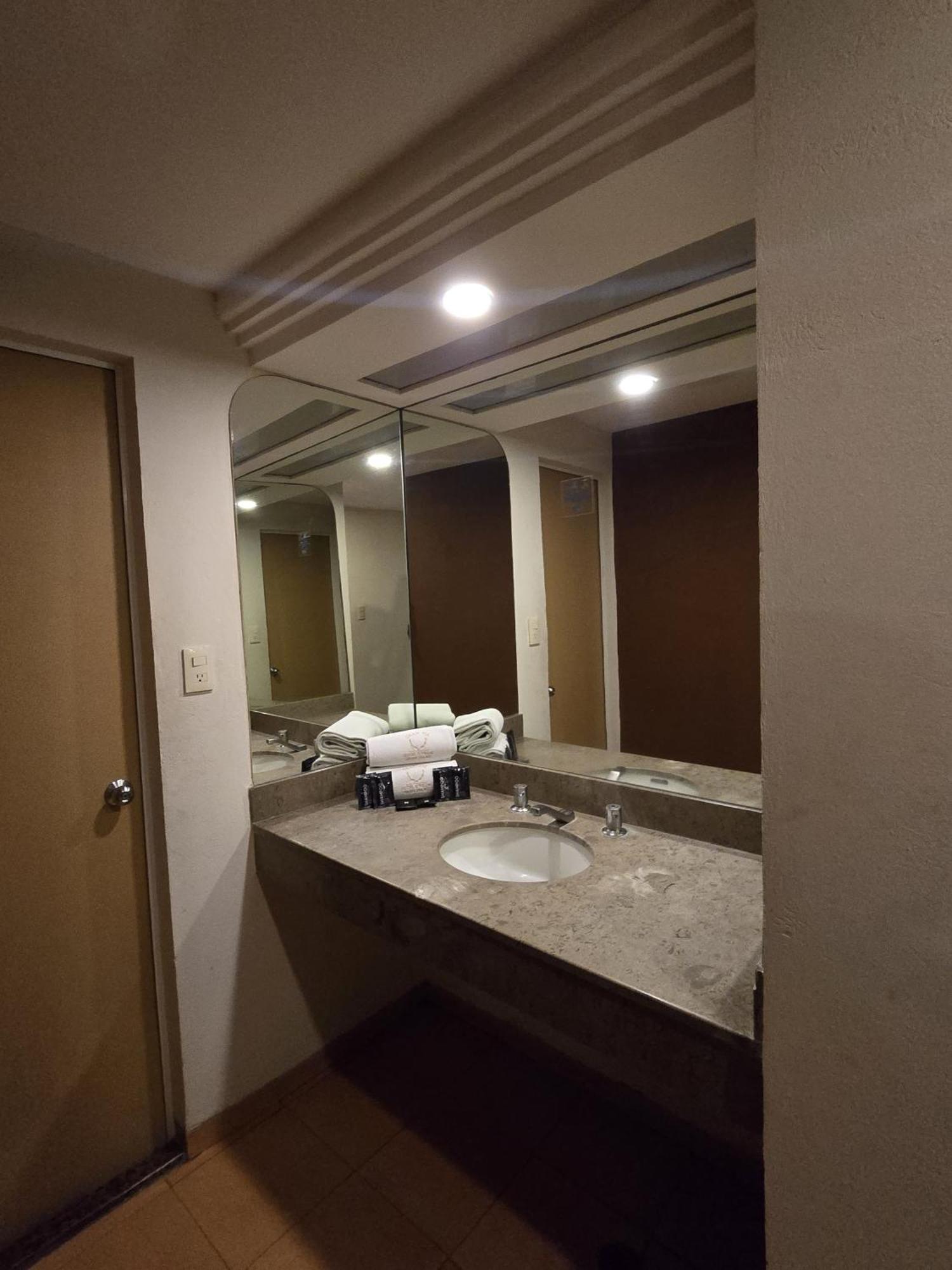 מקסיקו סיטי Hotel Y Villas Gran Via מראה חיצוני תמונה